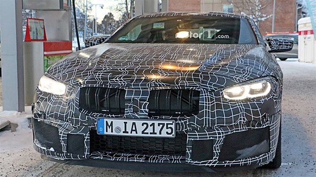 Фотошпионы заметили BMW M8 на заправке в Швеции