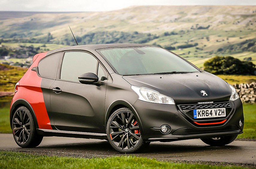 Peugeot 208 GTI 30th. «Заряженный» 208 GTI очень хорош! Как отмечает Goodwood, он уступает Ford Fiesta ST, но определённо сделал огромный шаг вперед по сравнению с невыразительным 207 GTi и относительно средним 206 GTi. Юбилейная версия, приуроченная к 30-летию культового 205 GTI ещё круче. Построено 100 штук для британских поклонников, но машина завораживает не только тиражом.