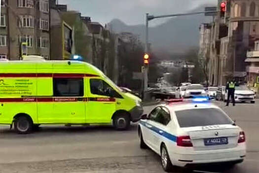 В Пятигорске скорую, спешившую к пациенту, остановили из-за кортежа чиновника