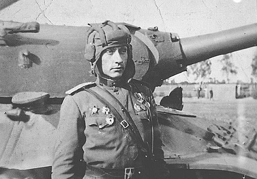 За что посадили лучшего танкиста СССР