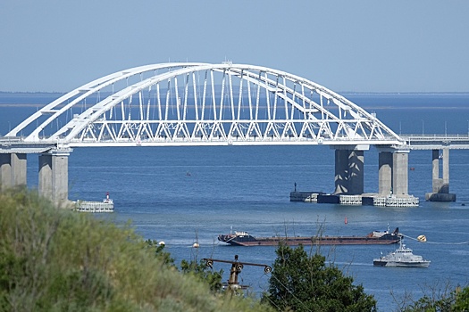 Гигантская пробка из 2,2 тысячи машин выстроилась перед Крымским мостом