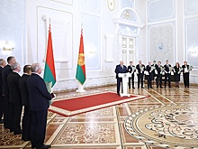 Лукашенко наградил орденами видных юристов страны