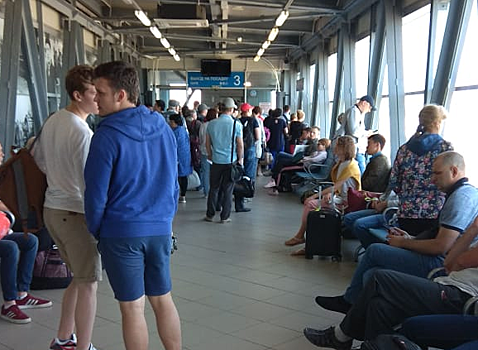 В Толмачёво почти на четыре часа задержали рейс в Москву