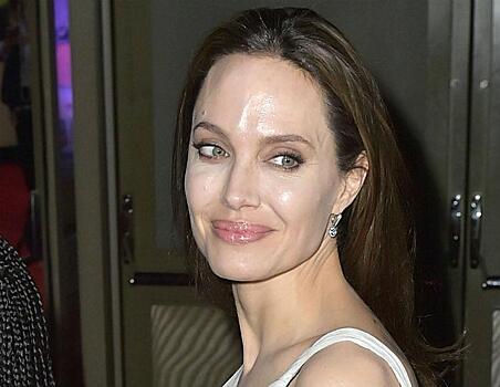 Скандальное интервью Джоли о Питте оказалось фейком