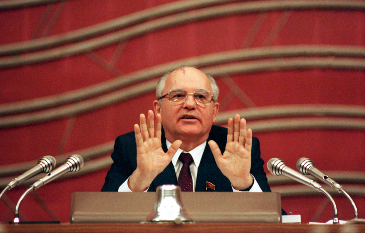 Горбачев пост. Горбачев 1991. Горбачев 1990.