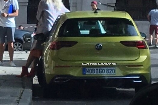 Новый Volkswagen Golf поймали на фотосессии без камуфляжа