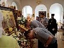 Сотрудники ГУФСИН России по Ростовской области поклонились мощам преподобного Сергия Радонежского в храме Святой Троицы Свято-Иверского женского монастыря