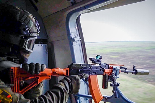 "Машина рассчитана на меньшие возможности, но она вывозит": российские военные рассказали о работе экипажей вертолетов Ми-35 в зоне СВО