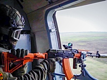 "Машина рассчитана на меньшие возможности, но она вывозит": российские военные рассказали о работе экипажей вертолетов Ми-35 в зоне СВО