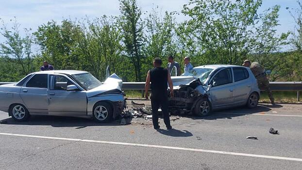 В Саратовской области бойцы спецподразделения полиции оказали помощь пострадавшим в аварии