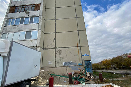 В Тюмени рабочий упал с десятиэтажного дома
