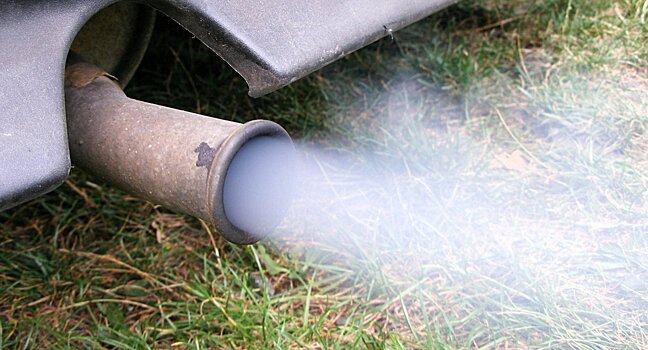 Эксперт объяснил, почему стреляет в глушитель на двигателях автомобилей ВАЗ
