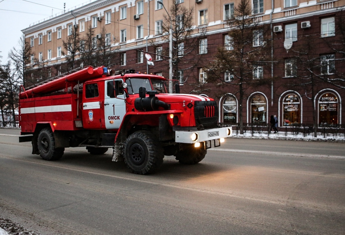 Пожар на площади 800 кв. м произошел в двухэтажном административном здании на северо-востоке Москвы