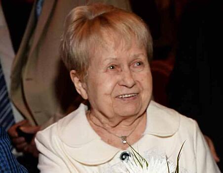 «Икона, легенда»: 91-летняя Александра Пахмутова впервые за долгое время вышла в свет