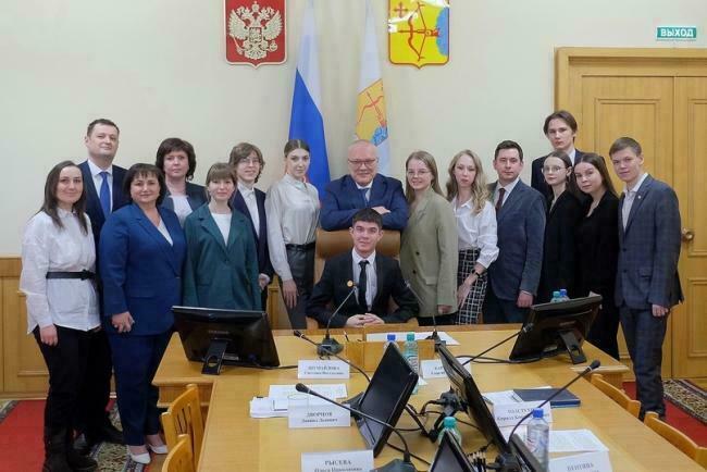 Студенты ВятГУ заняли ключевые посты в новом составе Молодёжного правительства Кировской области