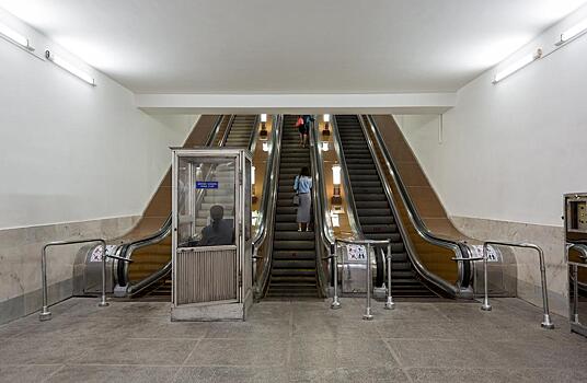 Эскалатор на станции «Ленинский проспект» отремонтировали