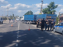 В поселке Зимовники КамАЗ задавил 77-летнюю женщину, стоявшую в &laquo;слепой зоне&raquo;