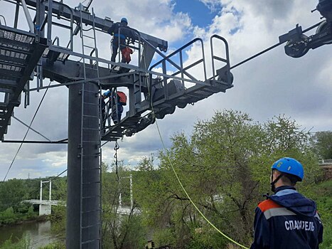 Спасатели провели учения на канатной дороге в Оренбурге