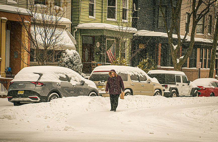 Последствия снегопада в США