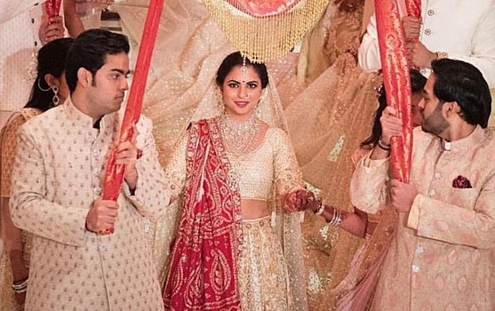 Дочь самого богатого человека Индии сыграла свадьбу за 100 миллионов долларов: «Самое важное в жизни — уметь наслаждаться ей»