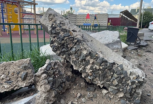 Коммунальщики разрушили двор дома на Октябрьской в Омске, но горячую воду не дали - ее нет уже 90 дней