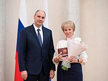 Денис Паслер вручил государственные и региональные награды более 40 уральцам — представителям разных профессий