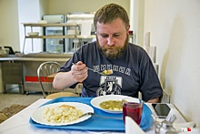 Засохшие макароны из ресторана и салат за 32 рубля: чем кормят ярославских чиновников и депутатов