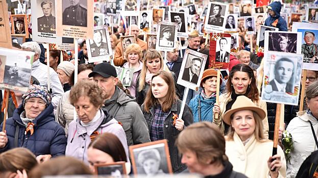 Активисты ОНФ помогли вологодским семьям напечатать портреты героев для «Бессмертного полка»