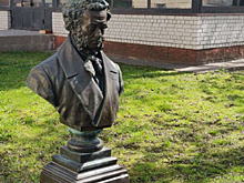 В Чернигове демонтировали памятник Александру Пушкину
