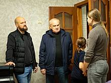 Мэр Курска встретился с семьей, пострадавшей при пожаре на улице Ленина