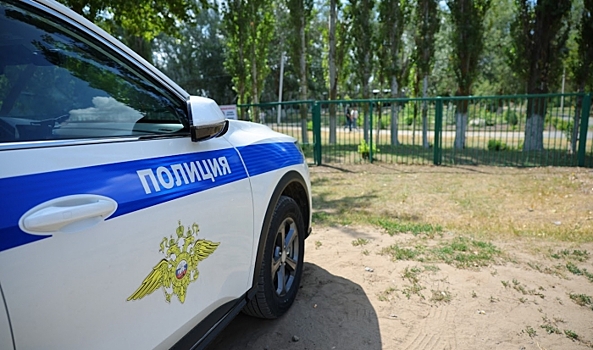 Водители двух иномарок устроили стрельбу на парковке после дорожного конфликта