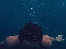 Врач Данилов порекомендовал при судороге во время купания подвигать конечностями