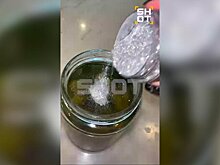 Тренд на соленые огурцы с блестками стал популярным в Сети