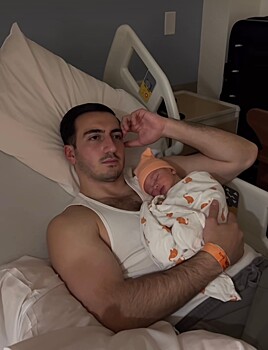 Блогер Карина Каспарянц стала мамой и показала новорожденного сына