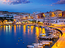 Туристка поехала в отпуск и внезапно родила на заднем сиденье полицейской машины