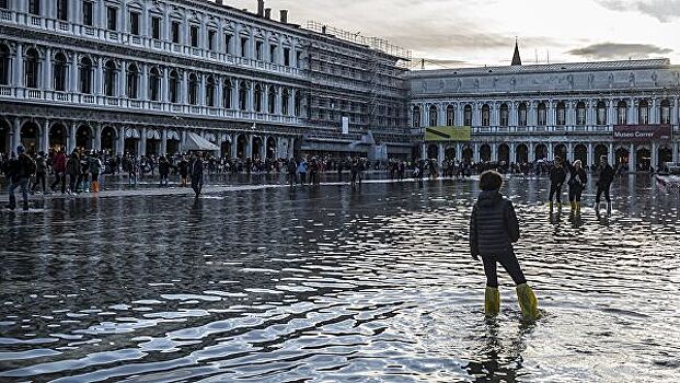 "Высокая вода" в Венеции побила рекорд 1936 года, сообщил эксперт
