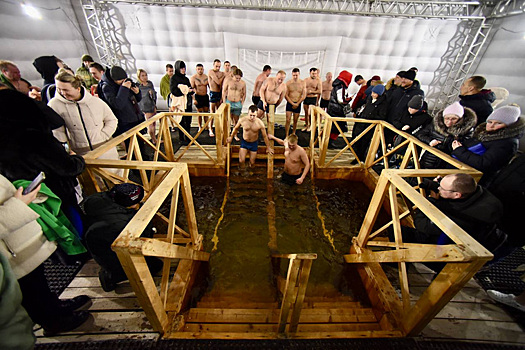 В Екатеринбурге стартовали крещенские купания
