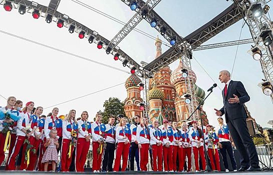 Министр спорта РФ: Надеюсь, в 2022-м российским атлетам вернут флаг