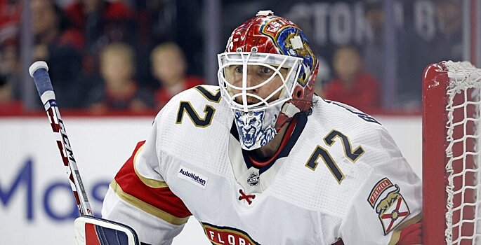 Бобровский делит с Холлом 10-е место в истории НХЛ по победам без учета серий буллитов (407). Сергей – рекордсмен среди вратарей из Европы по этому показателю