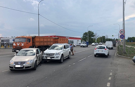 Двое детей и их бабушка пострадали в ДТП на Кагальницком шоссе в Азове