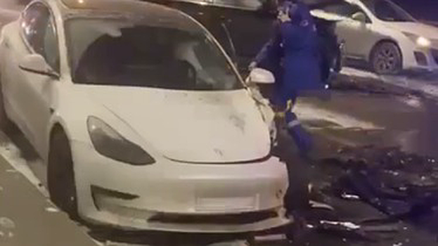 Авария с участием автомобиля Tesla произошла на северо-востоке Москвы