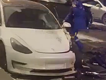 Авария с участием автомобиля Tesla произошла на северо-востоке Москвы