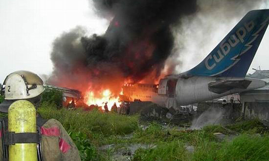 9 июля 2006 года Airbus А310-324 авиакомпании «Сибирь» совершал рейс по маршруту Москва—Иркутск. После приземления в аэропорту Иркутска лайнер выкатился за пределы ВПП и на большой скорости врезался боком в постройки гаражно-строительного кооператива, расположенного рядом с аэропортом. От удара самолет разрушился и загорелся.