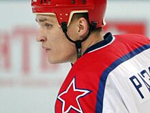 17 лет одному из самых крутых голов в истории ЦСКА. Разин в одиночку разобрался с «Динамо», посвятив шайбу сыну
