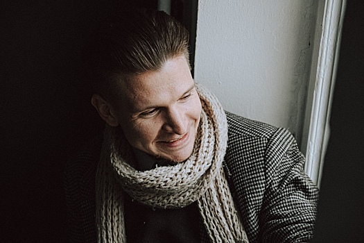 Саратовский актер призывает горожан к «изоляционной активности»