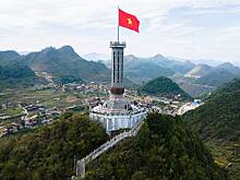 Исторические города затопило во Вьетнаме, эвакуированы 40 тысяч туристов