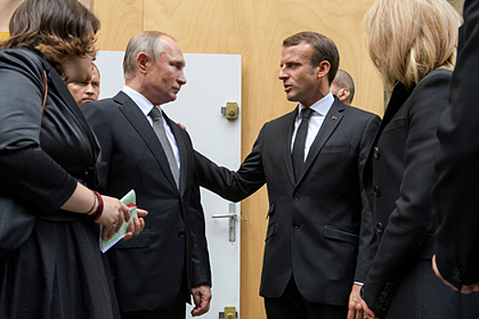 Путин и Макрон кратко пообщались после панихиды