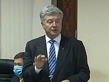 Суд в Киеве отложил решение о мере пресечения Петру Порошенко