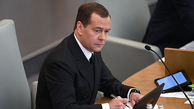 Медведев подписал поручения по итогам отчета правительства