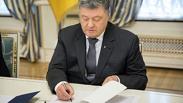 Порошенко поручил кабмину заняться проектами по достройке АЭС и завода ядерного топлива